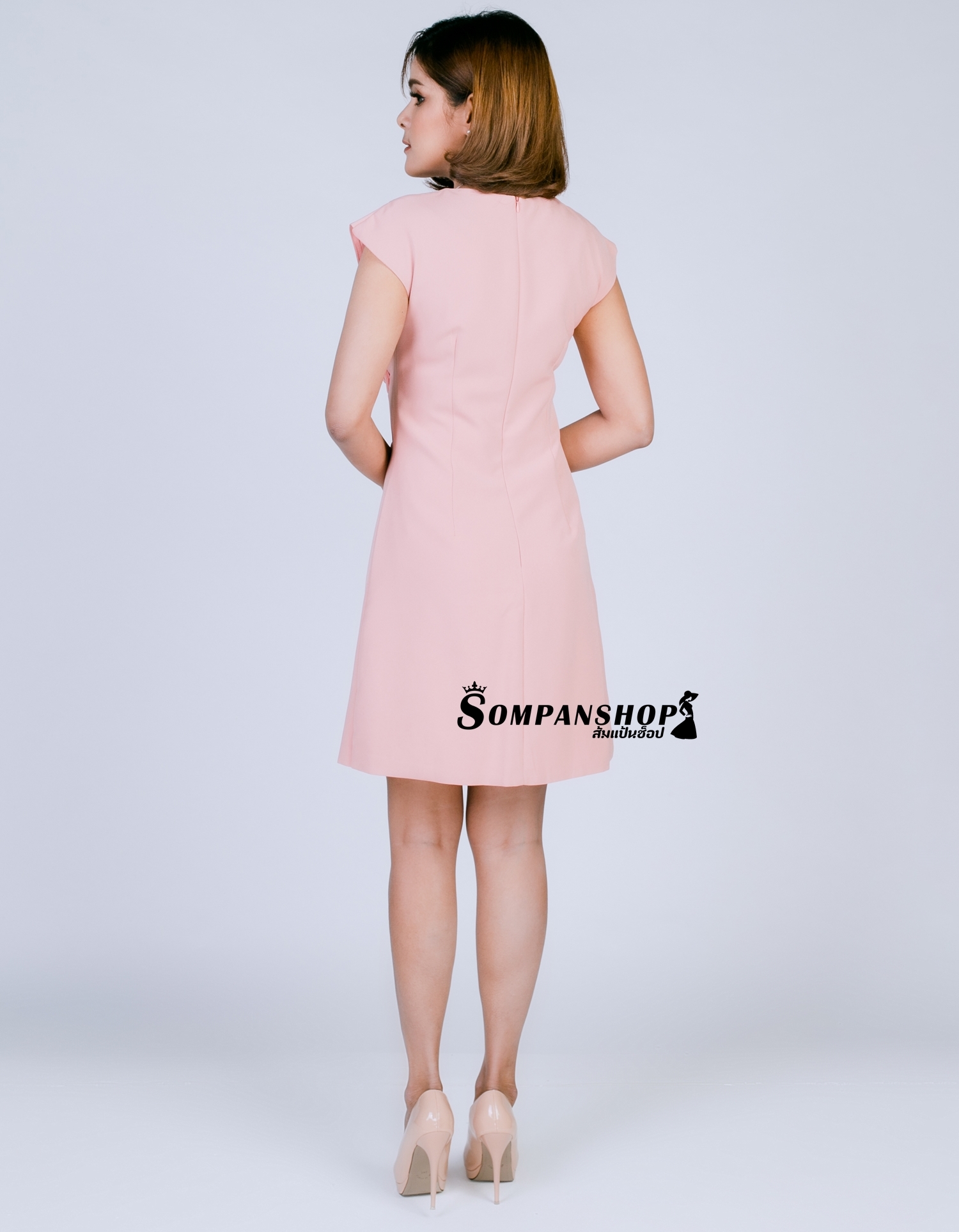 ชุดเดรสสั้นสีชมพู แนวเรียบๆ สวย ดูดี ใส่ได้หลายโอกาสทั้งใส่เป็นชุดทำงาน ชุดไปงานแต่งงานกลางวัน ชุดเดรสไปงานแต่งงาน เดรสออกงาน