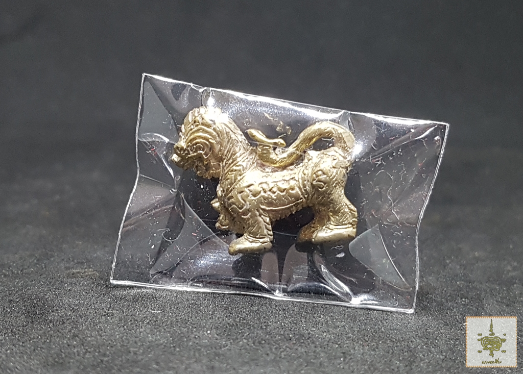 สิงห์รุ่นแรก หลวงปู่แย้ม วัดตะเคียน ปี 2541 เนื้อนวโลหะ