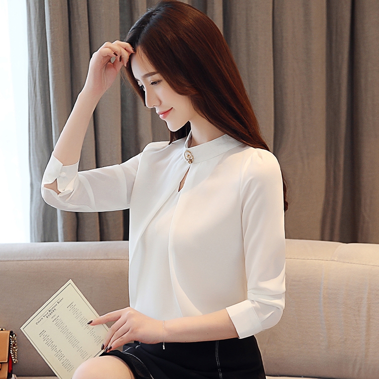 เสื้อเชิ้ตผู้หญิงสีขาว คอกลม แขนยาว ผ้าชีฟอง