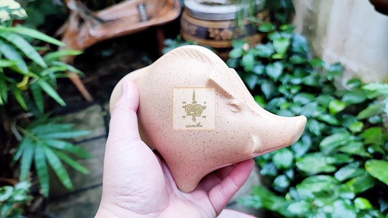 หมูเซรามิกตัวที่ 1