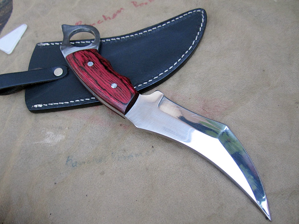 มีดKARAMBIT D2 USA. 175 COLORED WOOD HANDLE