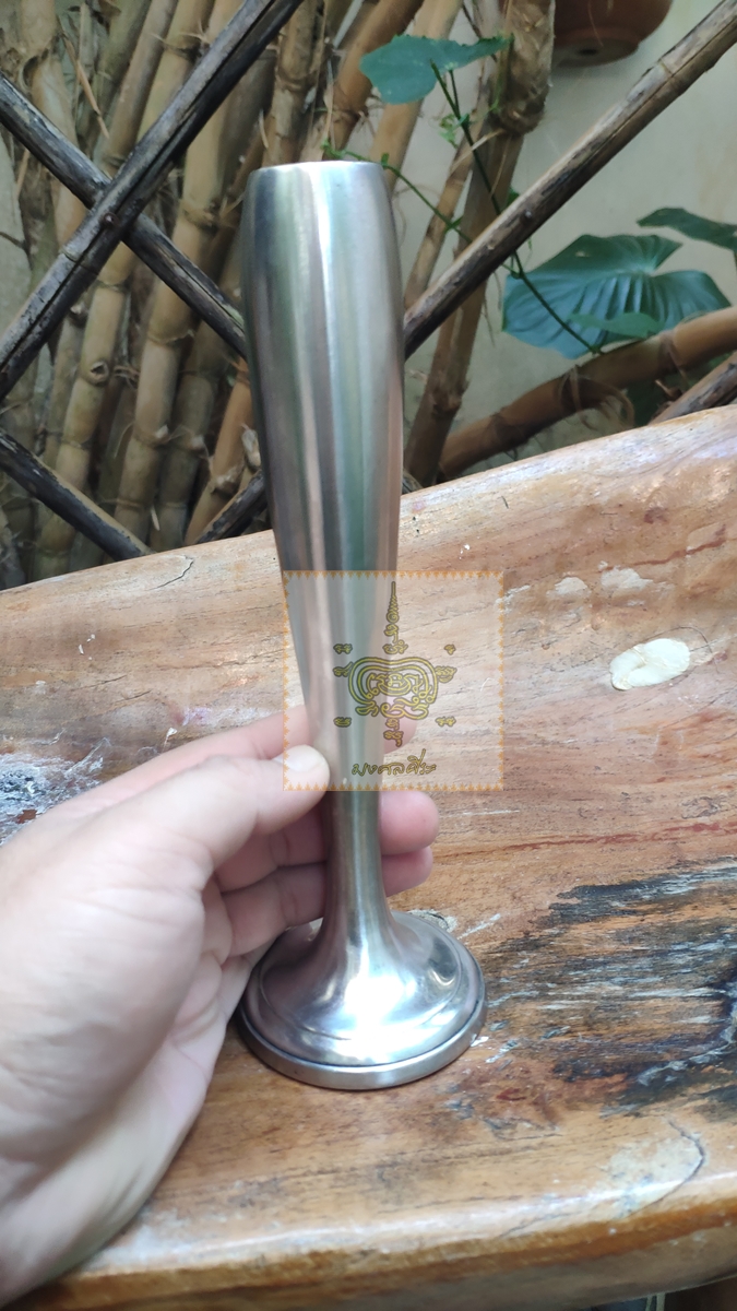 แจกันโลหะ