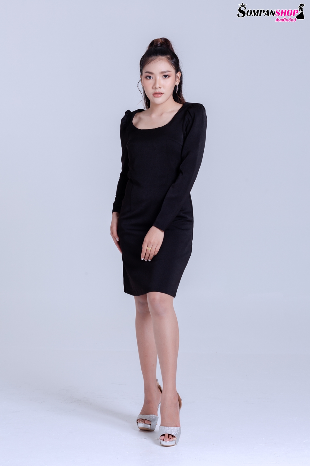 ชุดเดรสสั้นสีดำ เดรสทรงตรง แขนยาว แนวเรียบๆ สวยใส่ดูดี ใส่ทำงานได้ ใส่ไปงานกลางวันได้