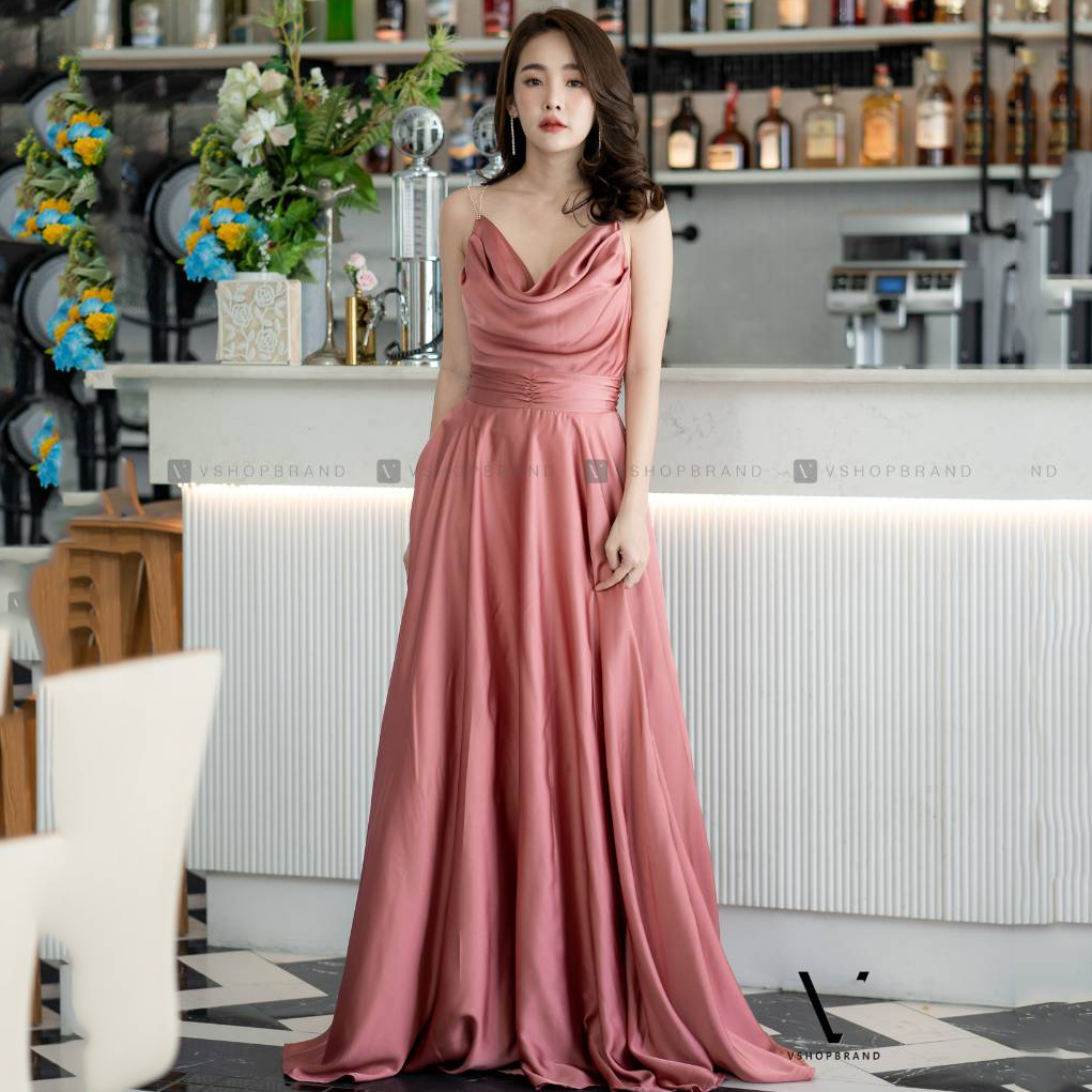 ชุดราตรียาวสีชมพู สายเดี่ยว อกจีบย้วยสวยเก๋ กระโปรงยาวทรงบาน สวยหรู สุดอลัง ใส่ออกงานราตรี ไปงานแต่งงานเรียบหรู