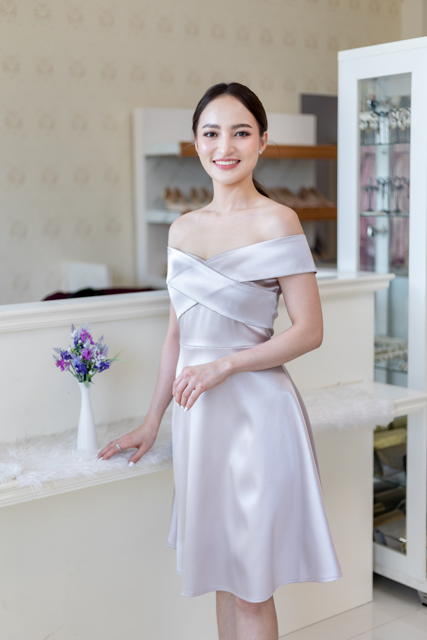 ชุดไปงานแต่งสีเทา ปาดไหล่ปิดต้นแขนปาดไหล่ปิดต้นแขนพรางต้น แนวเรียบหรู สวย ดูดี ชุดออกงาน ชุดราตรี