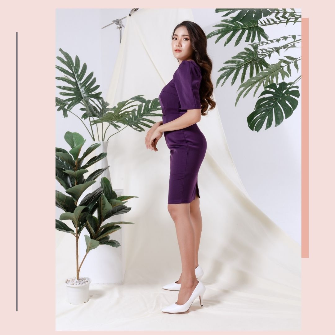 ชุดเดรสสั้นสีม่วง ทรงเข้ารูป แขนสั้น แนวเรียบร้อย สวยสุภาพ ใส่ทำงานได้