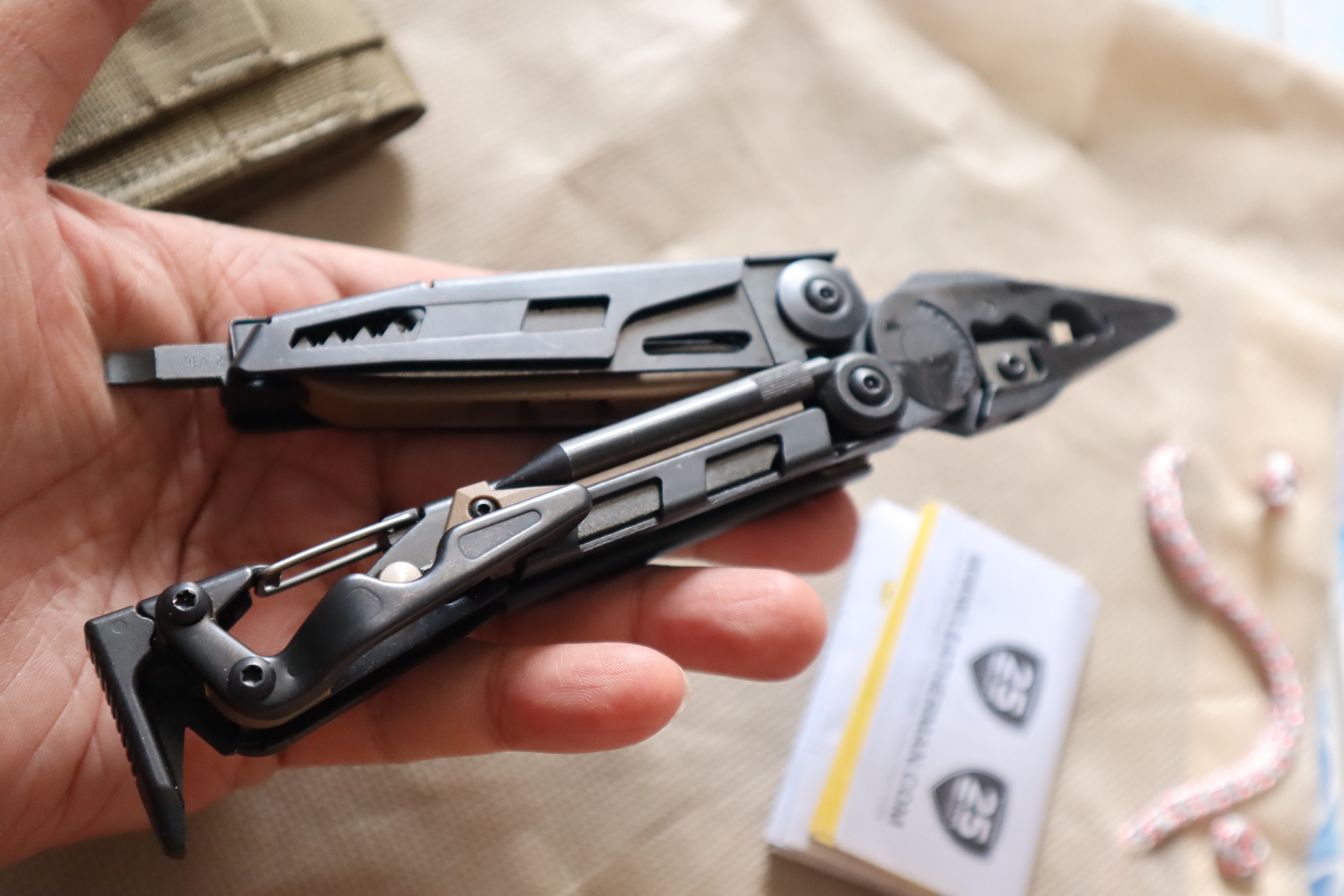 Leatherman MUT EOD Black Tactical Multi-Tool w Molle Sheath(ใหม่เก่าเก็บ)