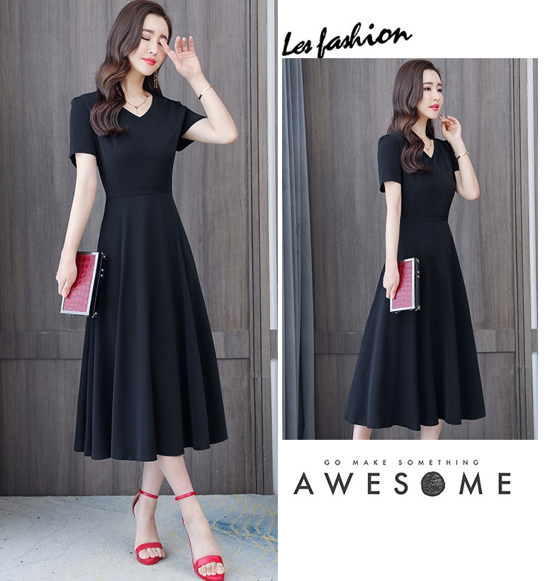 ชุดเดรสสั้นสีดำแนวเรียบๆ แขนสั้น คอวี สวยดูดี สุภาพ เรียบร้อย