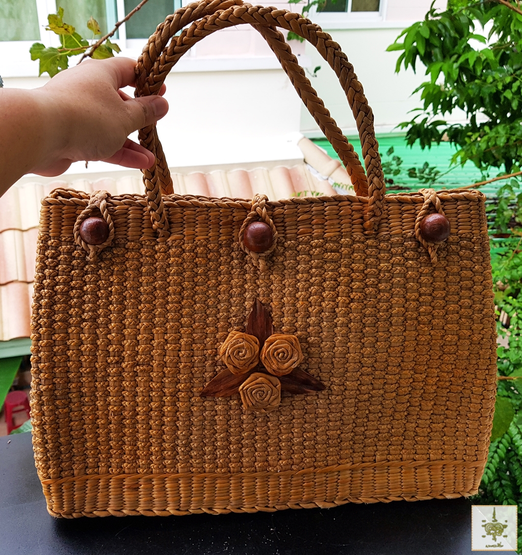 กระเป๋าถักโบราญ