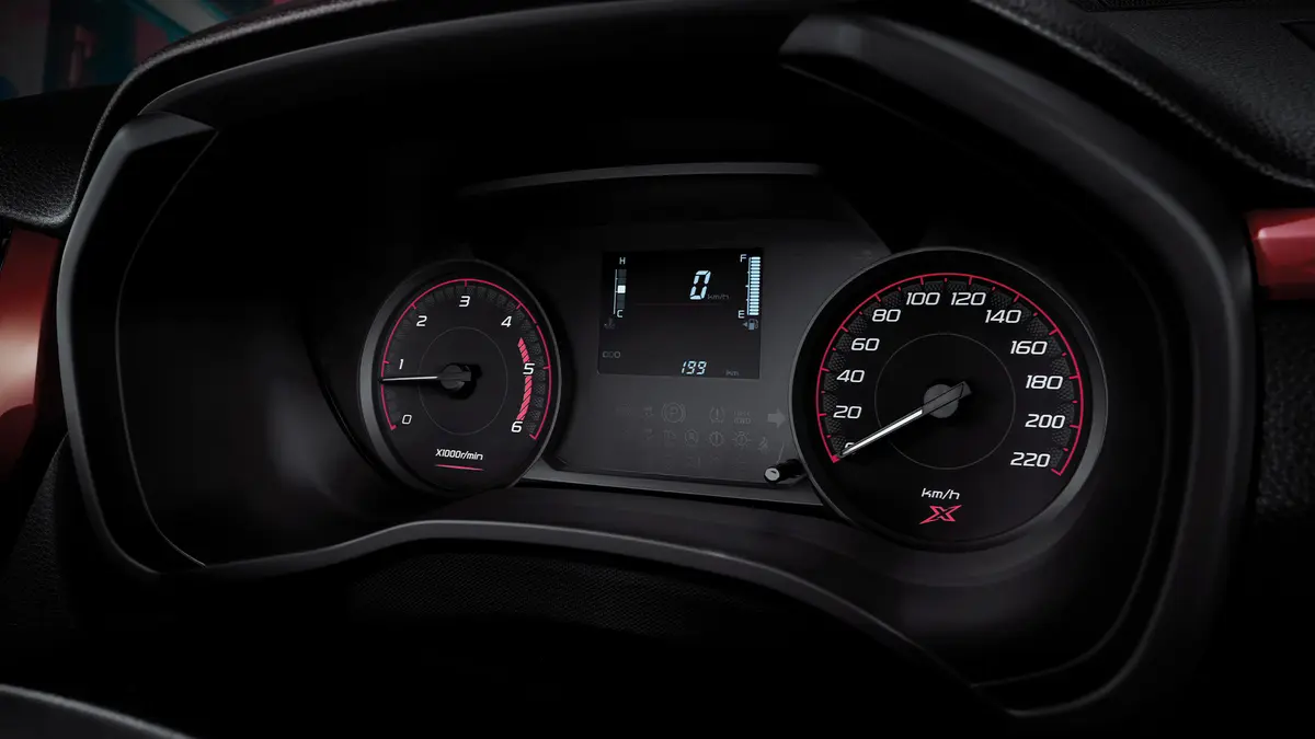 speed-interior-1-dial-desktop