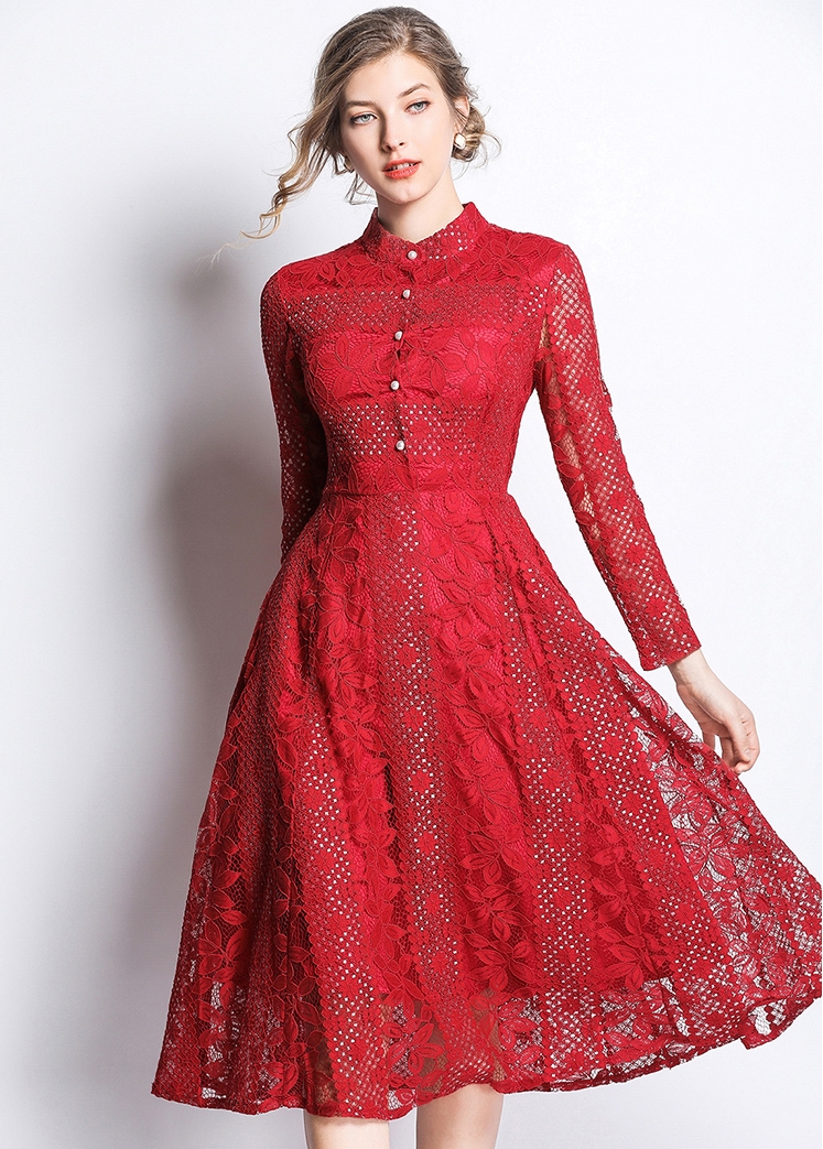 ชุดเดรสสั้นสีแดง ผ้าลูกไม้ แขนยาว กระโปรงทรงบาน