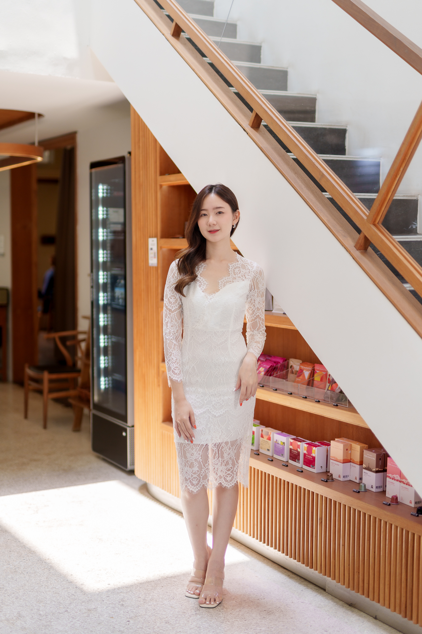 ชุดเดรสลูกไม้สีขาว เรียบหรู สวยดูดี ใส่ออกงาน ชุดไปงานแต่ง ชุดงานหมั้น ชุดมินิมอล