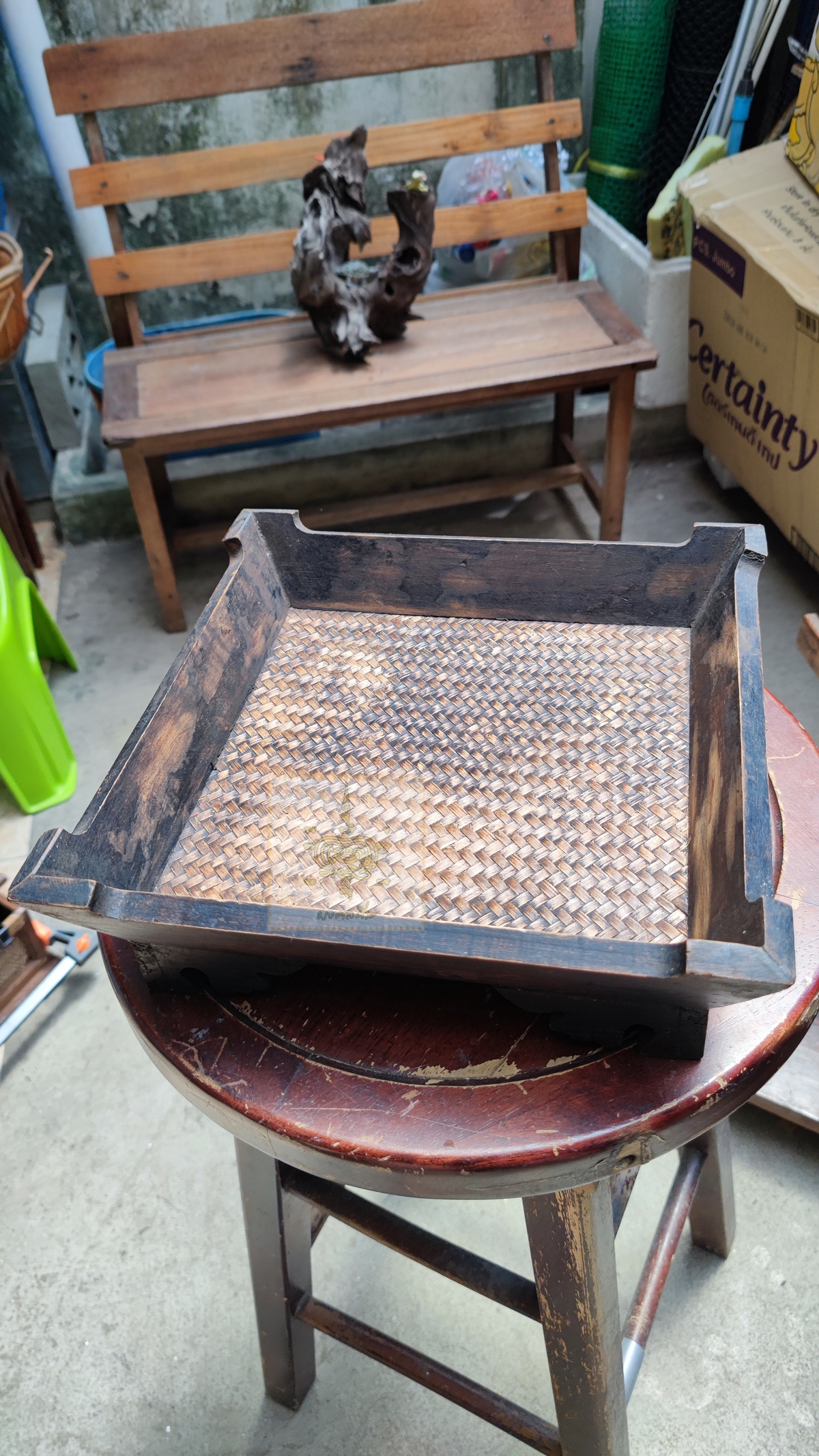 ถาดไม้เก่า