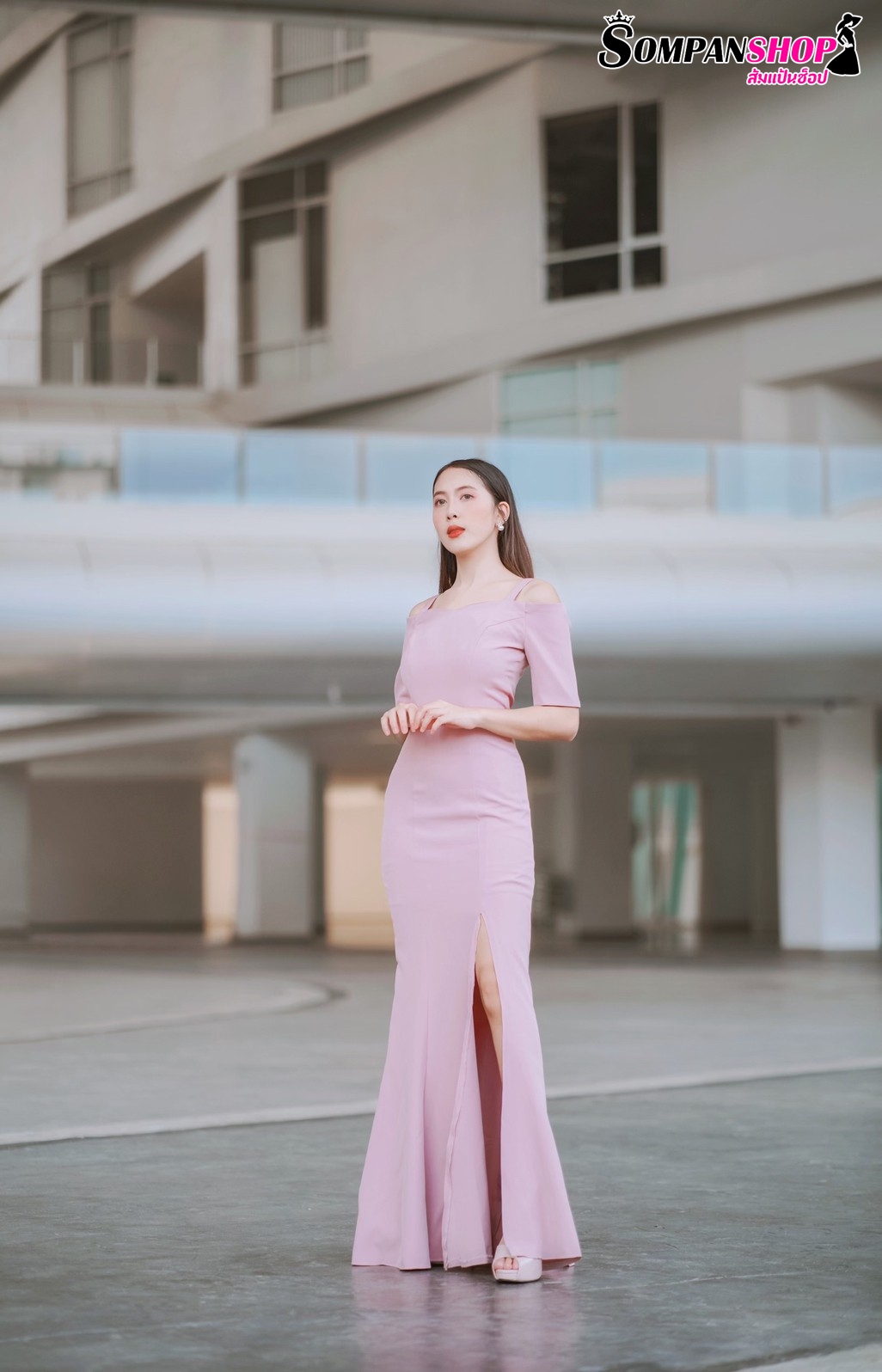 ชุดราตรี ชุดออกงาน ชุดไปงานแต่งงานสีชมพู เดรสยาวทรงสายเดี่ยวเปิดไหล่แขนสามส่วน แนวเรียบหรู สวยหรูดูแพง