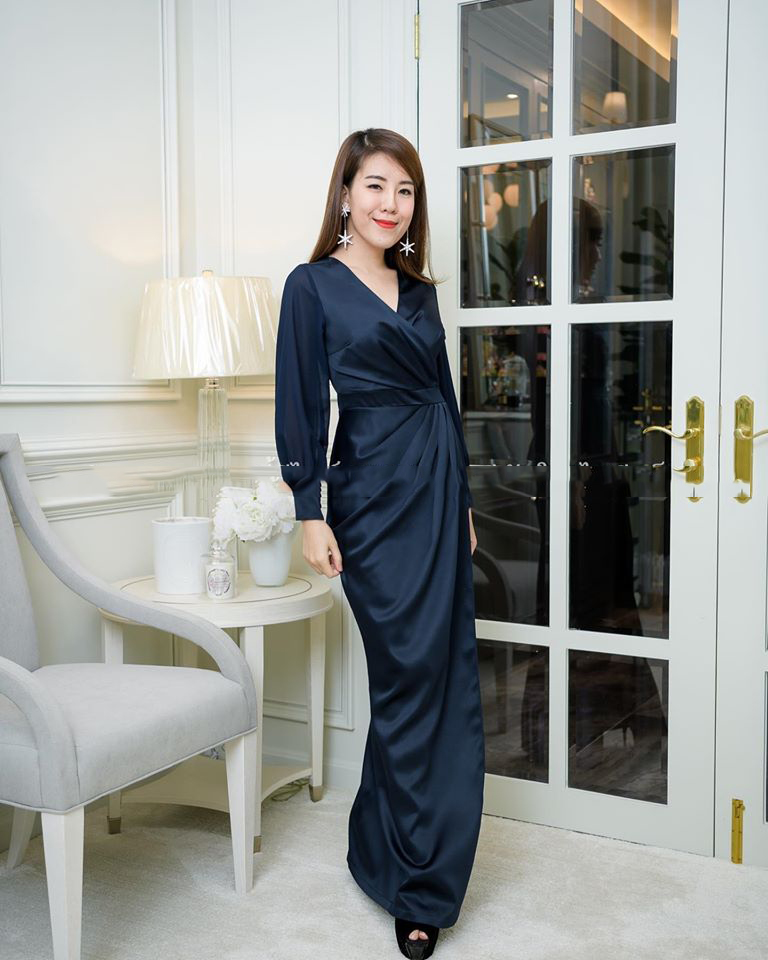 ชุดไปงานแต่งงานน้ำเงินกรมท่า เดรสยาวแขนยาว แบบสวย เรียบหรูดูแพง ชุดราตรี ชุดไปงานแต่งงาน ชุดออกงาน