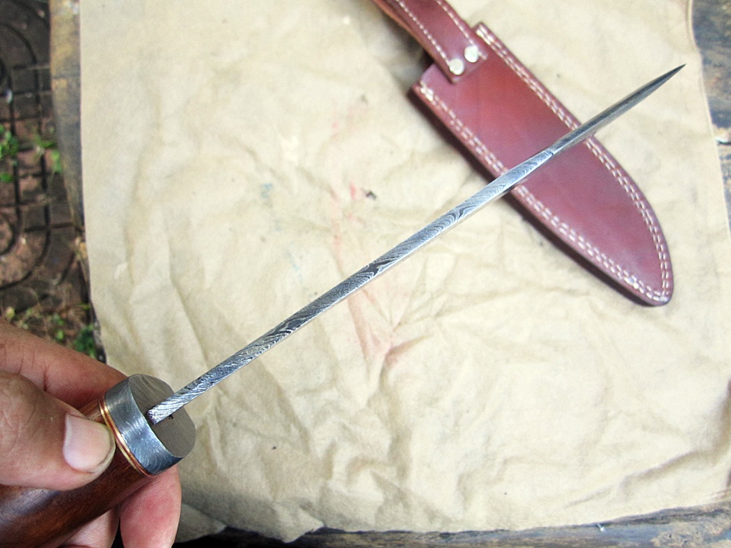 เหล็กลายของแท้Damascus steel custom handmade hunting bowie knife 13"