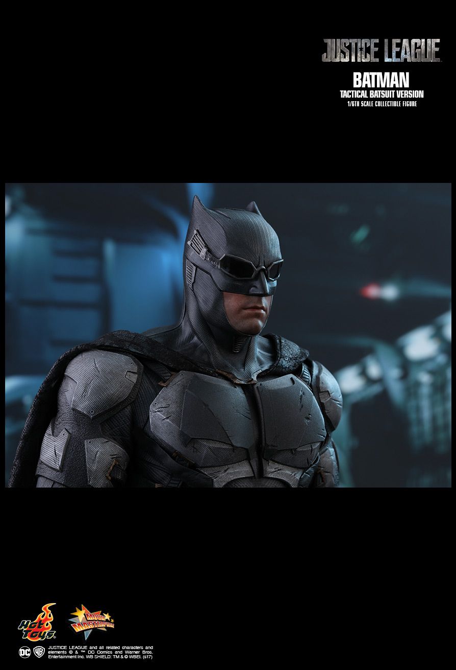 HOT TOYS 1/6 BATMAN (TACTICAL BATSUIT VERSION)