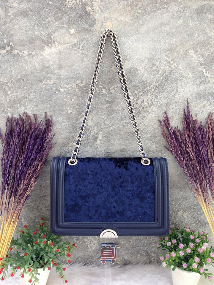 PEDRO EMBOSSED CHAIN BAG