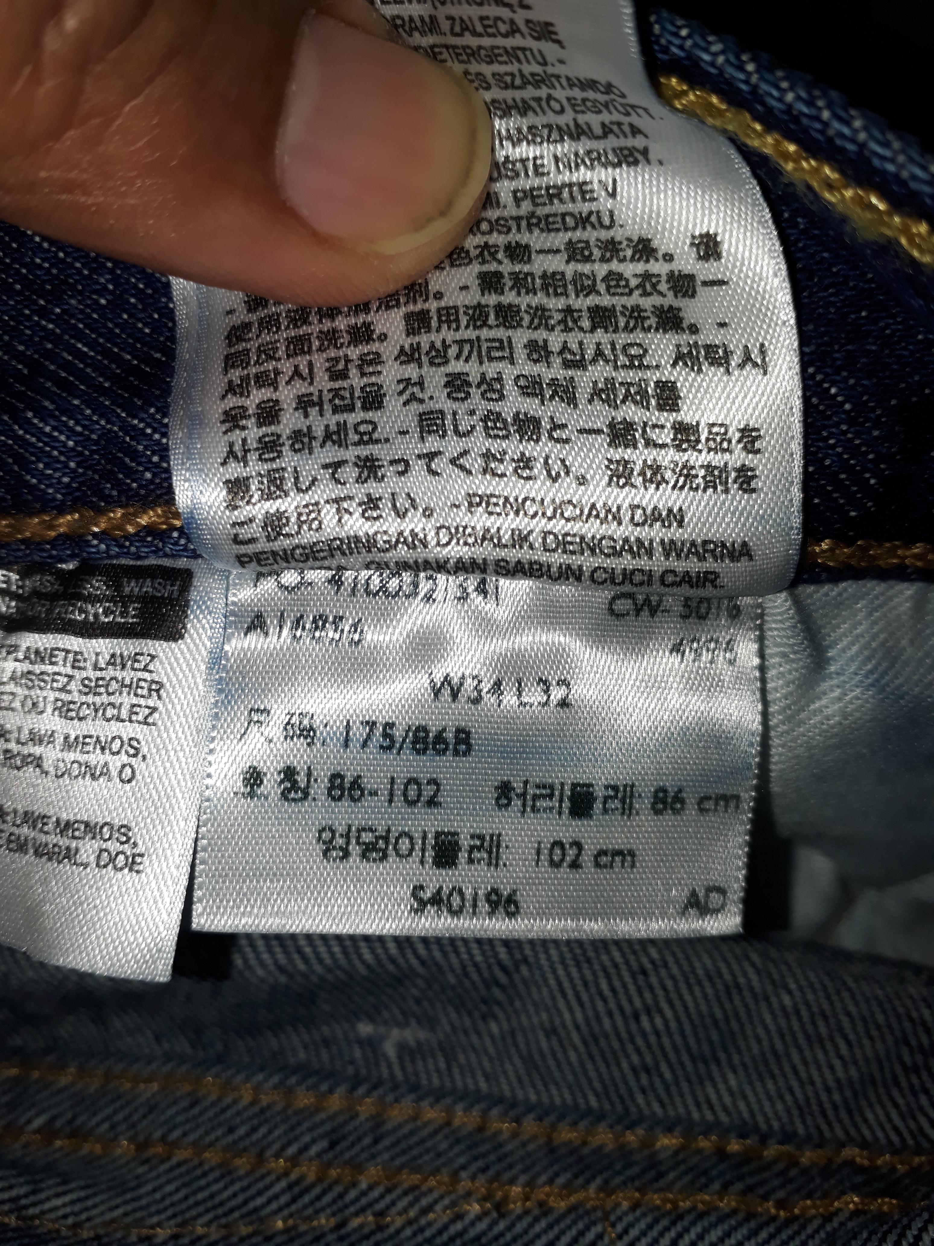 กางเกง ยีนส์ลีวาย 501 แท้ กดเข้าไปเลือกขนาดครับ