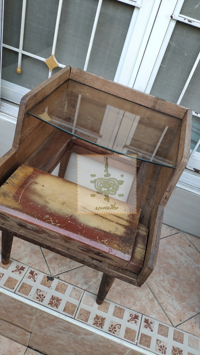 โต๊ะเลี่ยมพระ ไม้เก่า