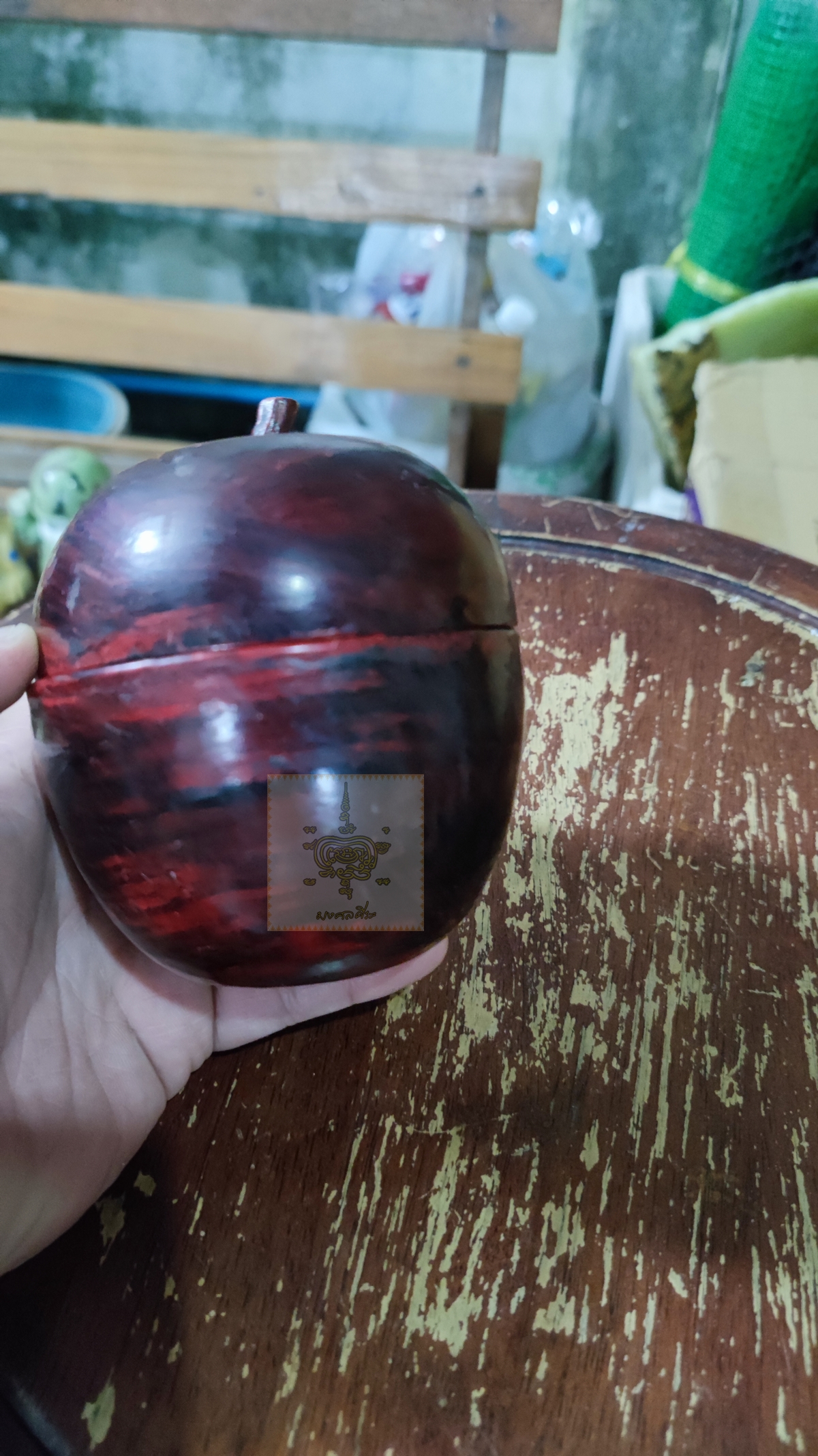 แอปเปิ้ลไม้แกะสลัก