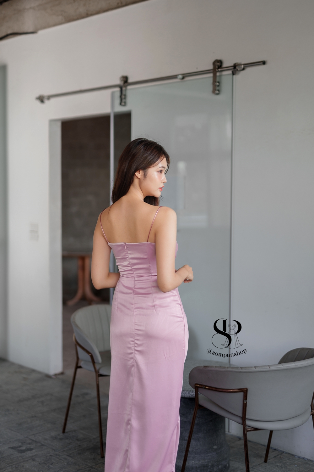 ชุดออกงานสีชมพู สายเดี่ยว คอถ่วง เรียบหรูดูแพงสวยหรูดูดี ใส่ออกงานราตรี งานแต่งงานกลางคืน ชุดงานประกวด งานรับรางวัล