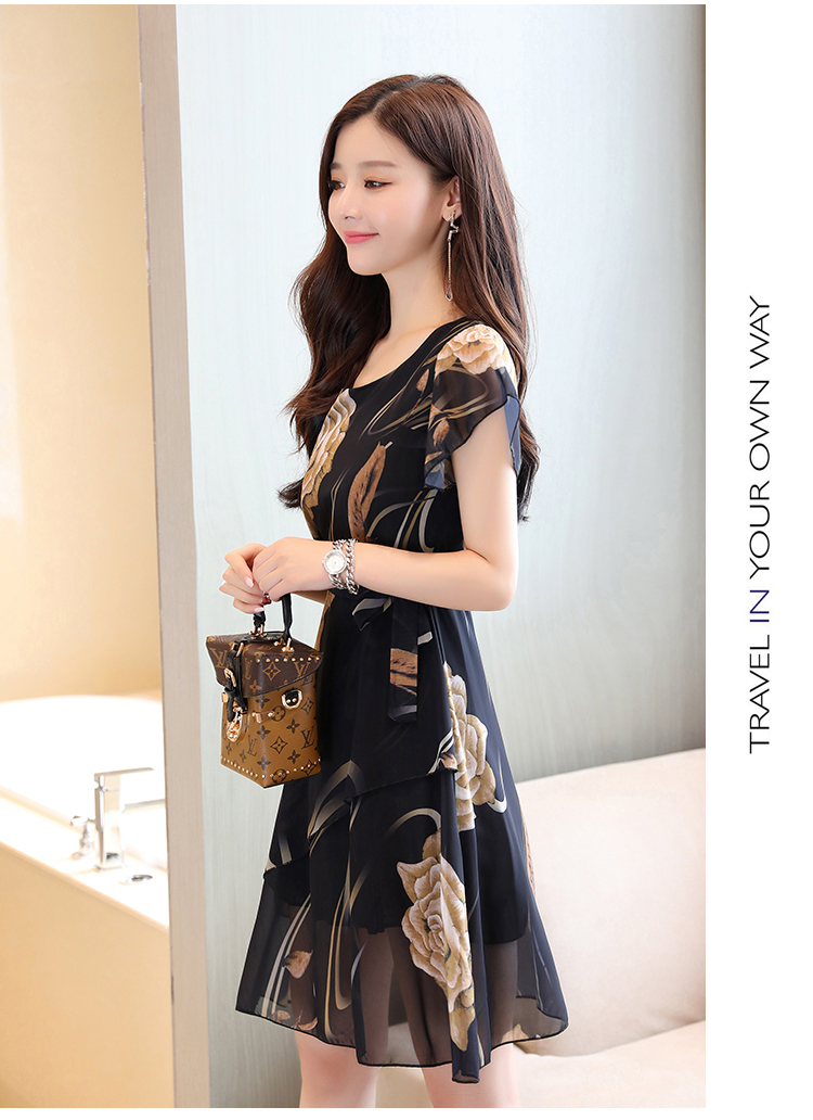 ชุดเดรสสั้นสีดำลายดอกไม้ กระโปรงสั้นทรงบาน ผ้าชีฟอง ( สินค้าพร้อมส่ง )