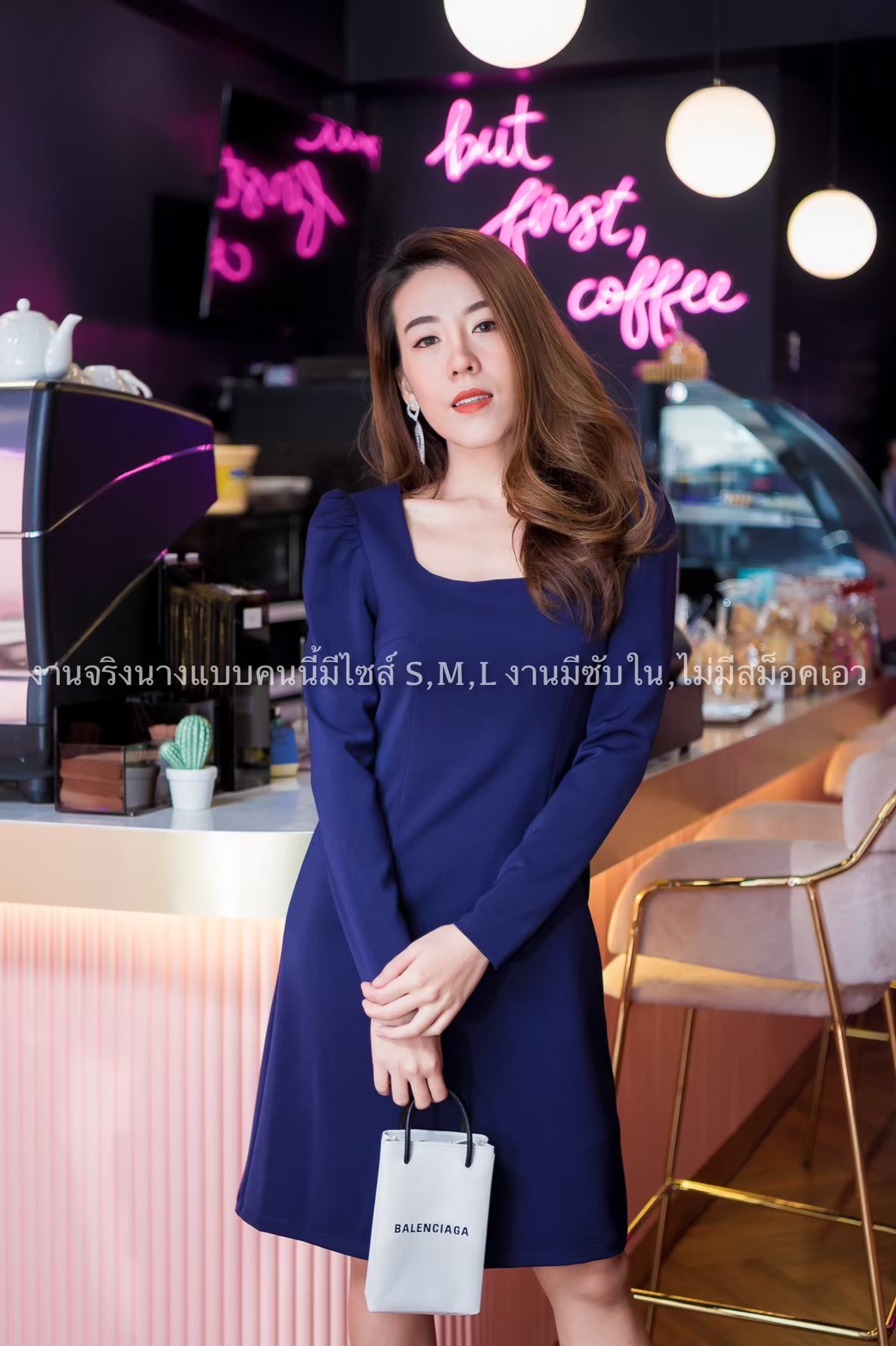 ชุดเดรสสั้นสีน้ำเงินกรมท่า แขนยาว แนวเรียบๆ สวยใส่ดูดี ใส่ทำงานได้ ใส่ไปงานกลางวันได้