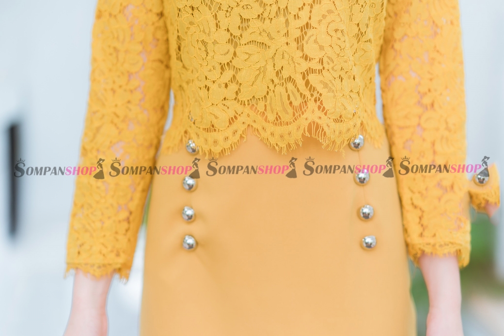 ชุดเดรสสีเหลือง ทรงเอเข้ารูป แต่งลูกไม้ แนวเรียบร้อย ใส่ทำงาน