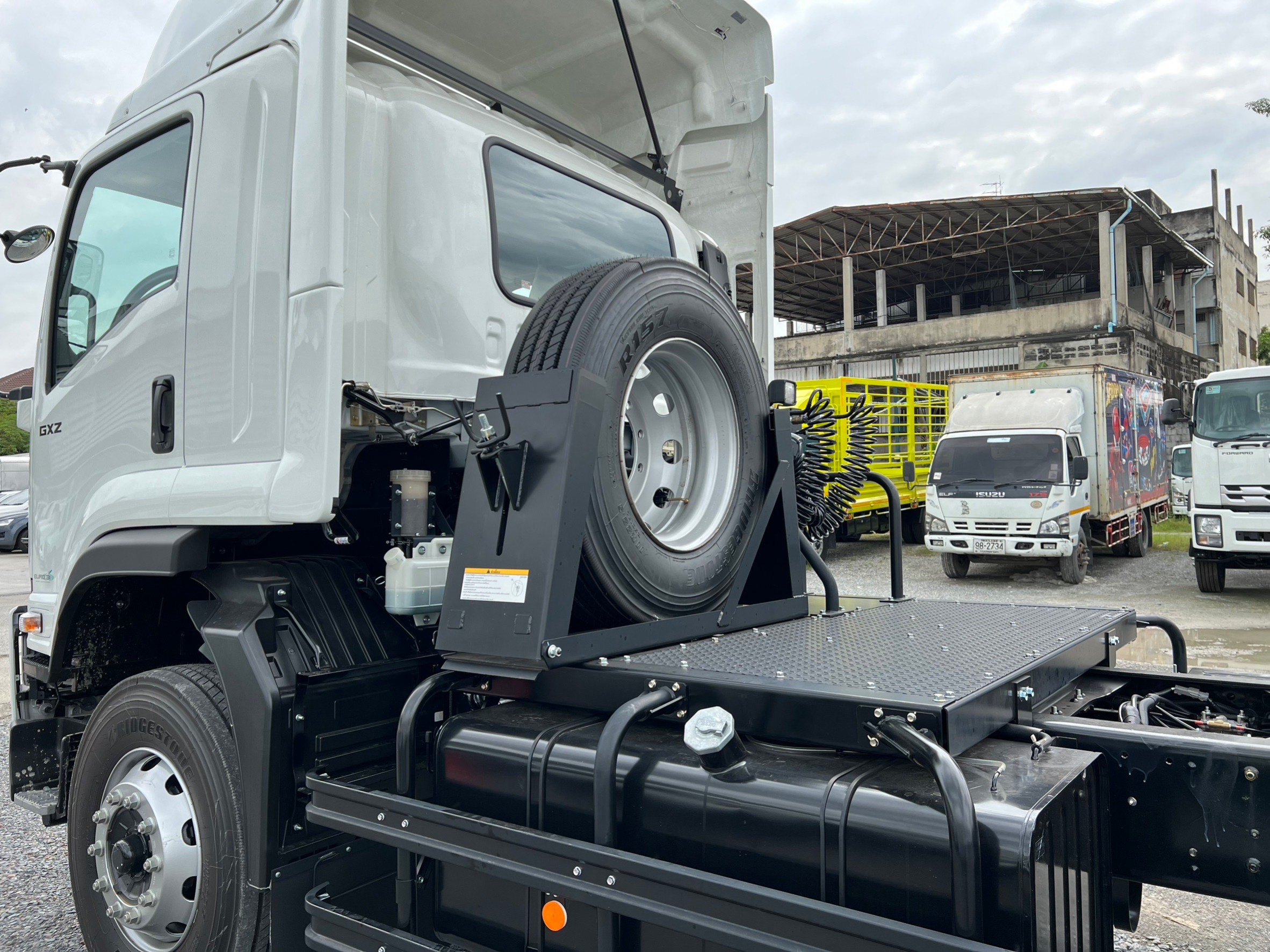 ISUZU GXZ THE ROCK (หัวลาก 10 ล้อ 2 เพลา) หัวแชสซี (Chassis)