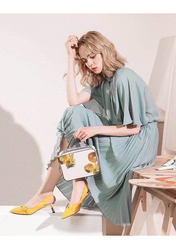 CHARLES & KEITH VAN GOGH SUNFLOWER EMBROIDERED BOX BAG ❌Sale มีตำหนิตามรูป❌
