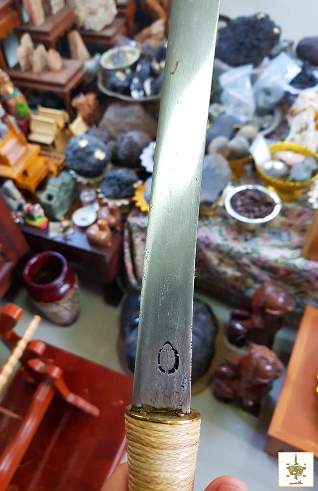 ดาบเมือง ดาบงามหงาย ปลายตัด ตราเต่า