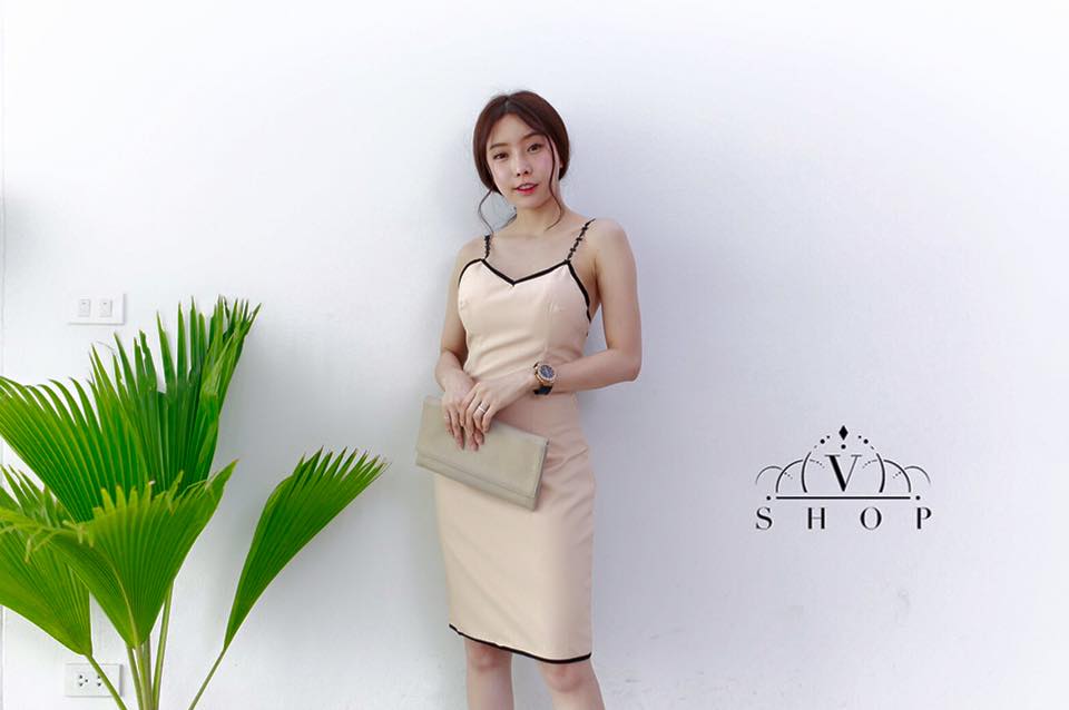 SALE ชุดเดรสสั้นสีครีม สายเดี่ยว แต่งขอบลูกไม่อย่างดี