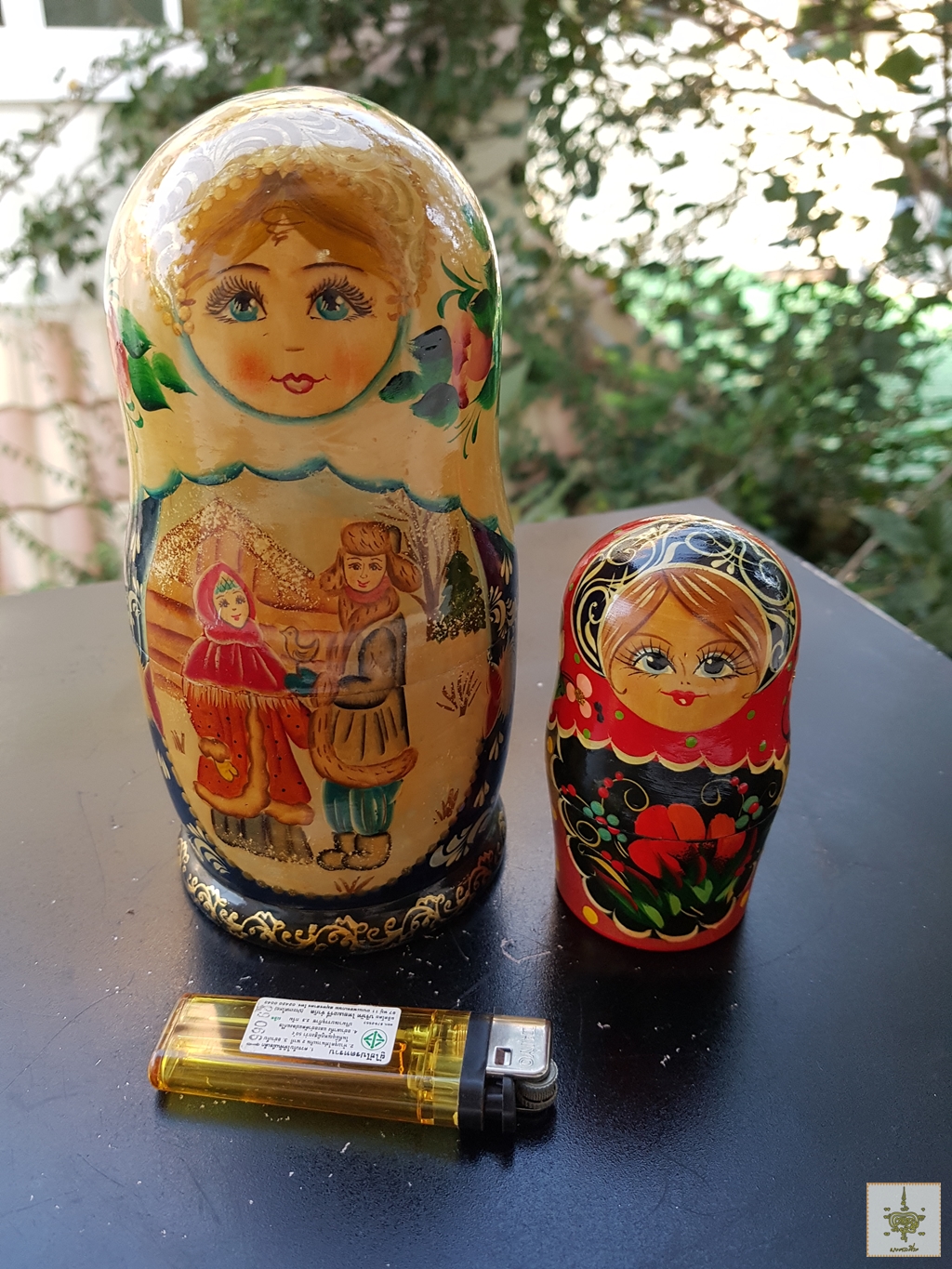 ตุ๊กตาแม่ลูกดก หรือ มาโตรชก้า (Matryoshka) 2 ตัว