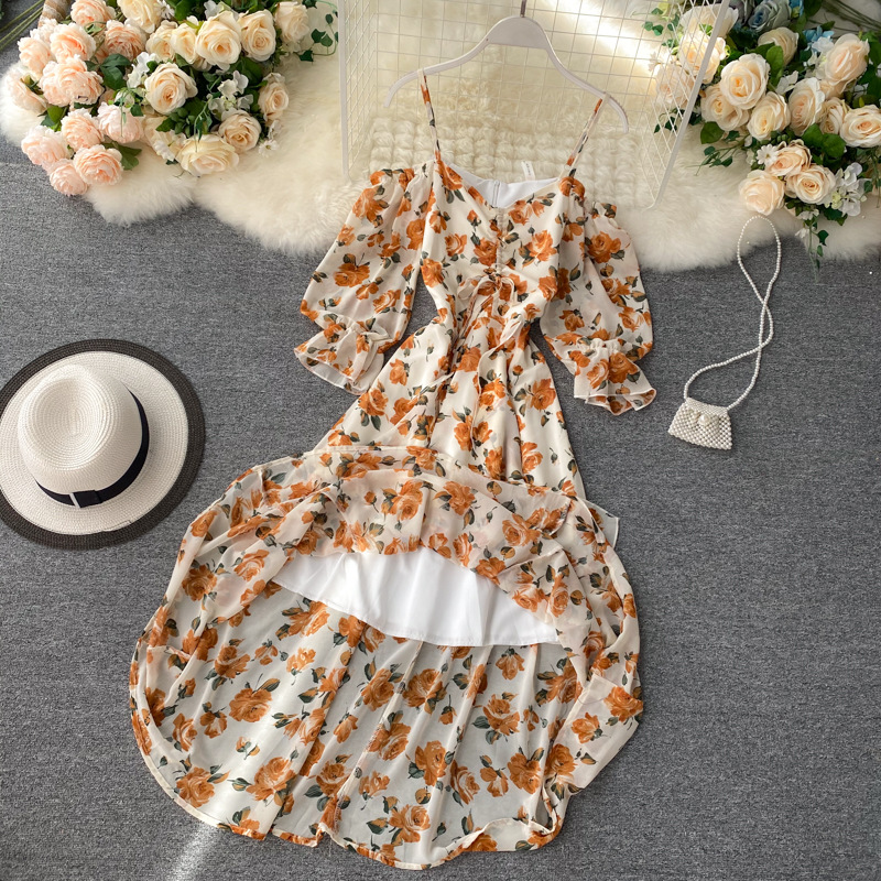 ชุดเดรสยาวสีขาวลายดอกไม้ เปิดไหล่ แขนยาว ใส่เป็นชุดเที่ยวทะเล สวยเก๋ๆ