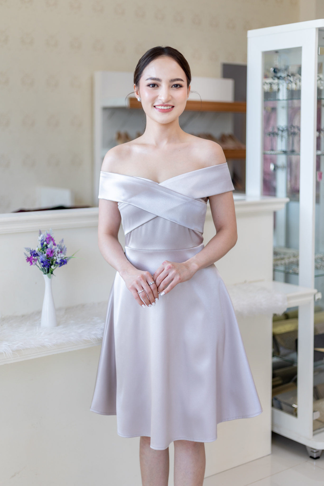 ชุดไปงานแต่งสีเทา ปาดไหล่ปิดต้นแขนปาดไหล่ปิดต้นแขนพรางต้น แนวเรียบหรู สวย ดูดี ชุดออกงาน ชุดราตรี