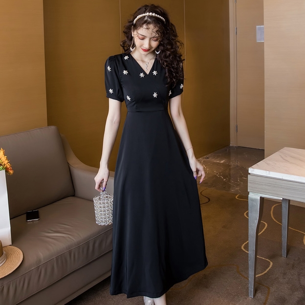 พร้อมส่ง !! ชุดเดรสสีดำ ปักลูกปัดลายดอกไม้ แขนสั้น กระโปรงยาว แนวเรียบหรู ดูดี สวยสุภาพ ดูเรียบร้อย