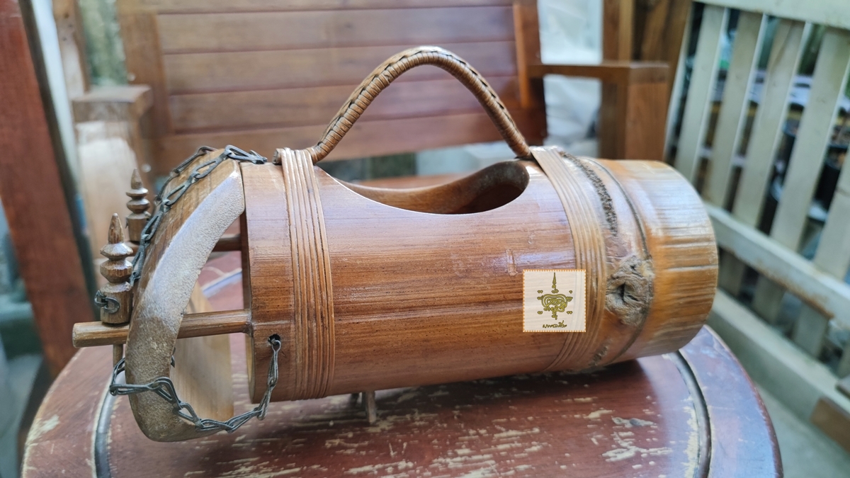 กระเช้าไม้ไผ่ใส่ขวดไวน์