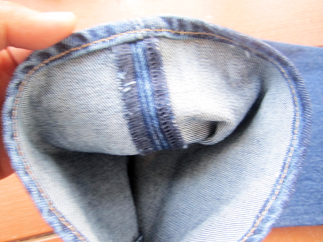 กางเกง ยีนส์ลีวาย 501 แท้ กดเข้าไปเลือกขนาดครับ