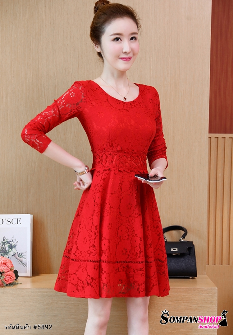 ชุดเดรสสั้นสีแดง แขนยาว กระโปรงทรงบาน แนวเรียบร้อย สวยสุภาพ ดูดี ใส่ทำงาน ใส่ไปงานแต่งเช้า
