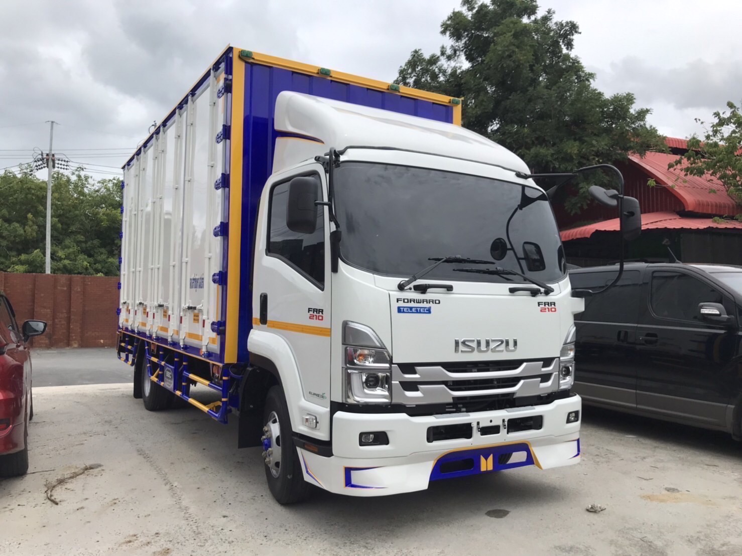 ISUZU FRR Euro 5 Max (ช่วงยาว 5.6 เมตร) หัวแชสซี (Chassis)