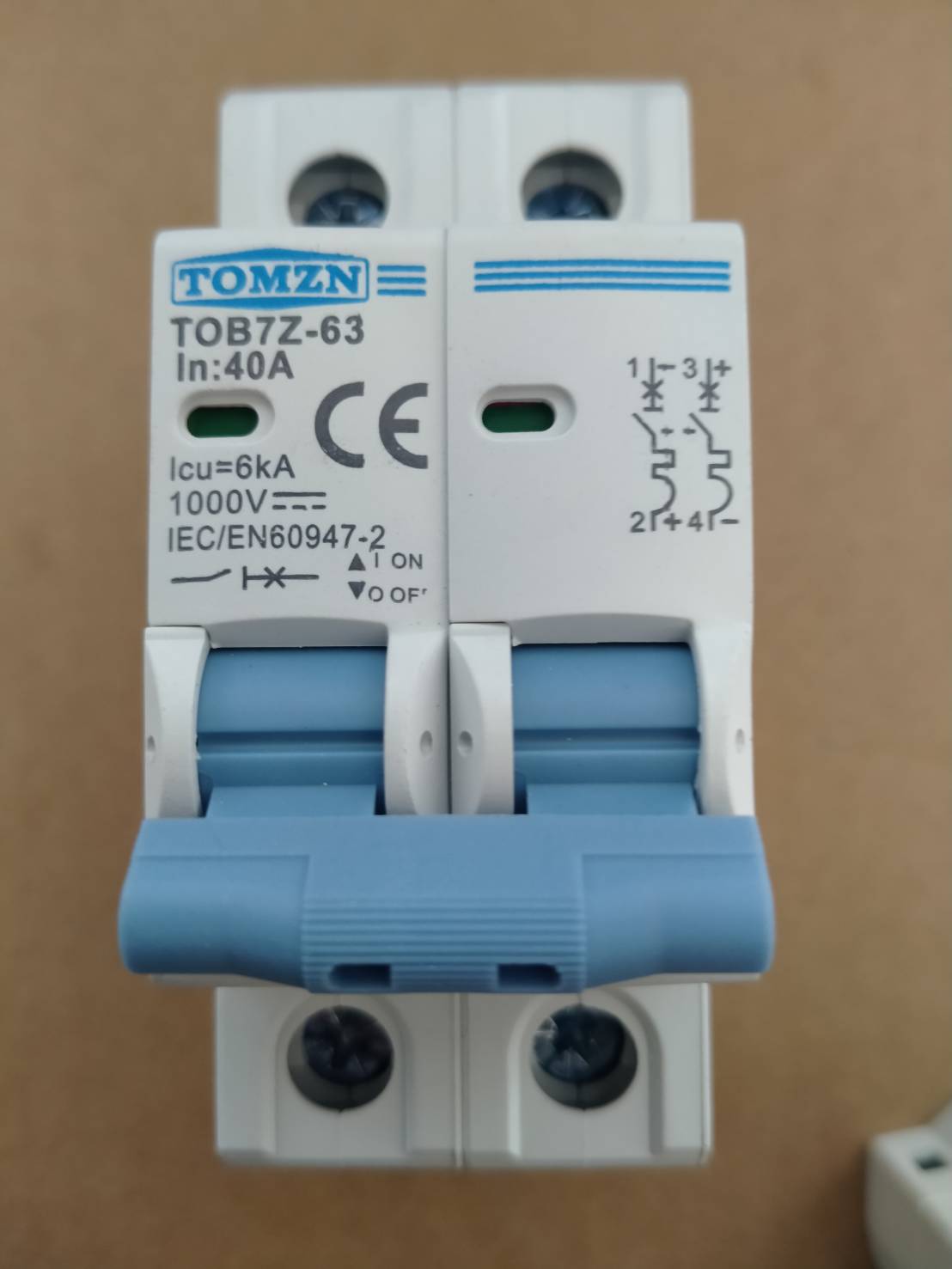 เซอร์กิตเบรกเกอร์ อุปกรณ์ป้องกันไฟฟ้าTOMZN 2P 40A DC 1000V Circuit breaker ผ่านมาตรฐาน IEC60947, IEC60898 (เทียบเท่า IEC947.2)