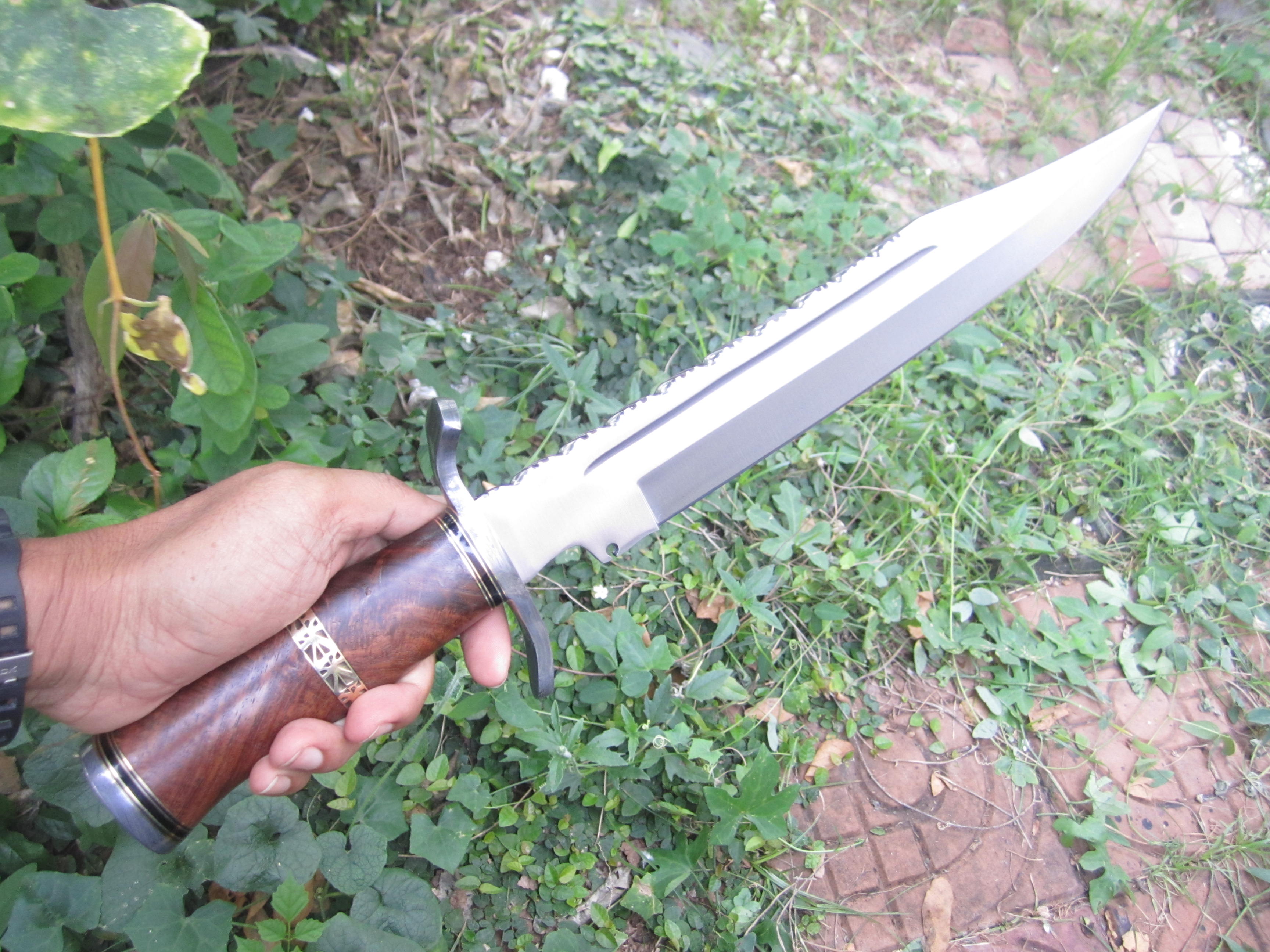 มีดใบตาย UK IMPACT CUTLERY RARE CUSTOM D2 LARGE COMBAT BOWIE KNIFE BURL WOOD DAMASCUS GUARD