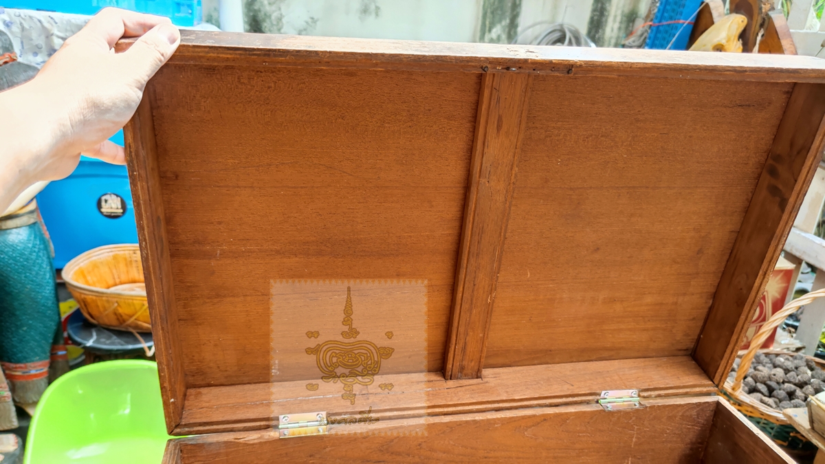 หีบไม้สักเก่า 2