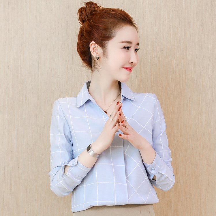 Sale เสื้อเชิ้ตผู้หญิงสีฟ้า แขนยาว ผ้าชีฟอง พิมพ์ลายตาราง กระดุมหน้า