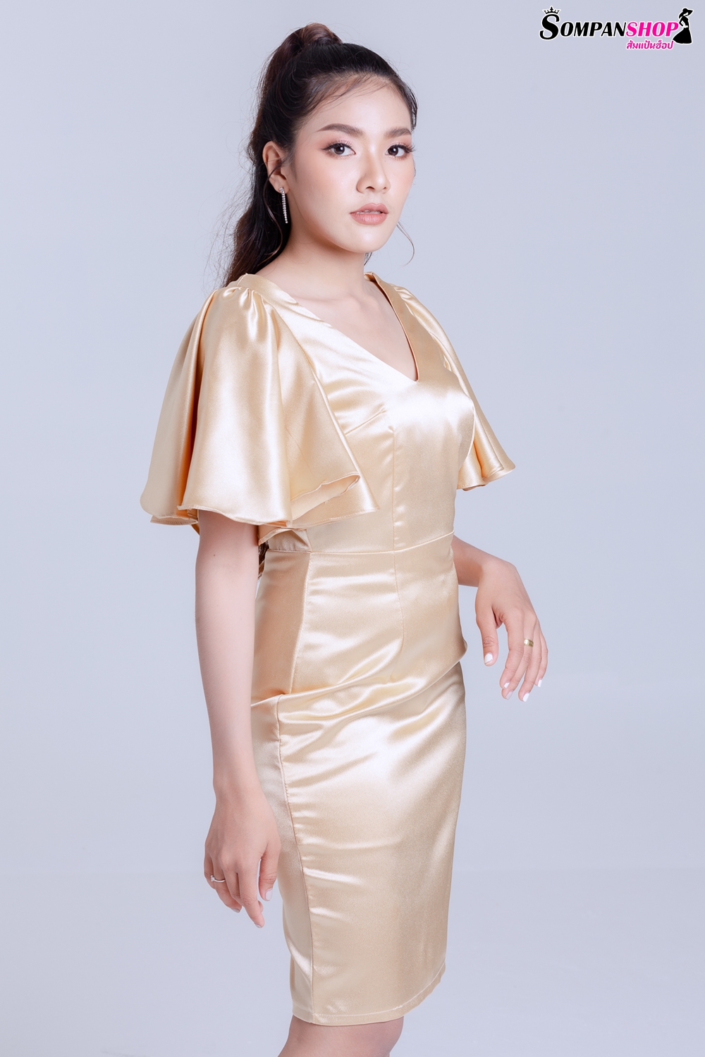 ชุดราตรี ชุดไปงานแต่งงาน ชุดเดรสออกงานสั้นสีทอง ทรงเอเข้ารูป แขนระบาย แนวเรียบหรู