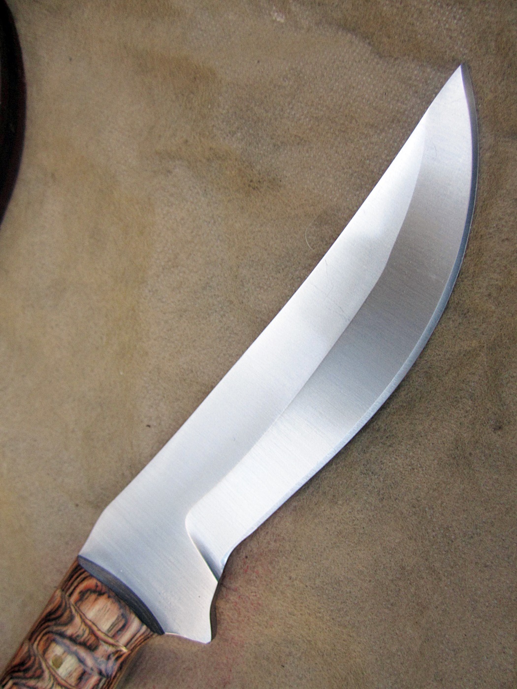 มีดเหล็ก A2 Custom A2 Steel Trailing Point Hunting Knife Micarta Handle AE112