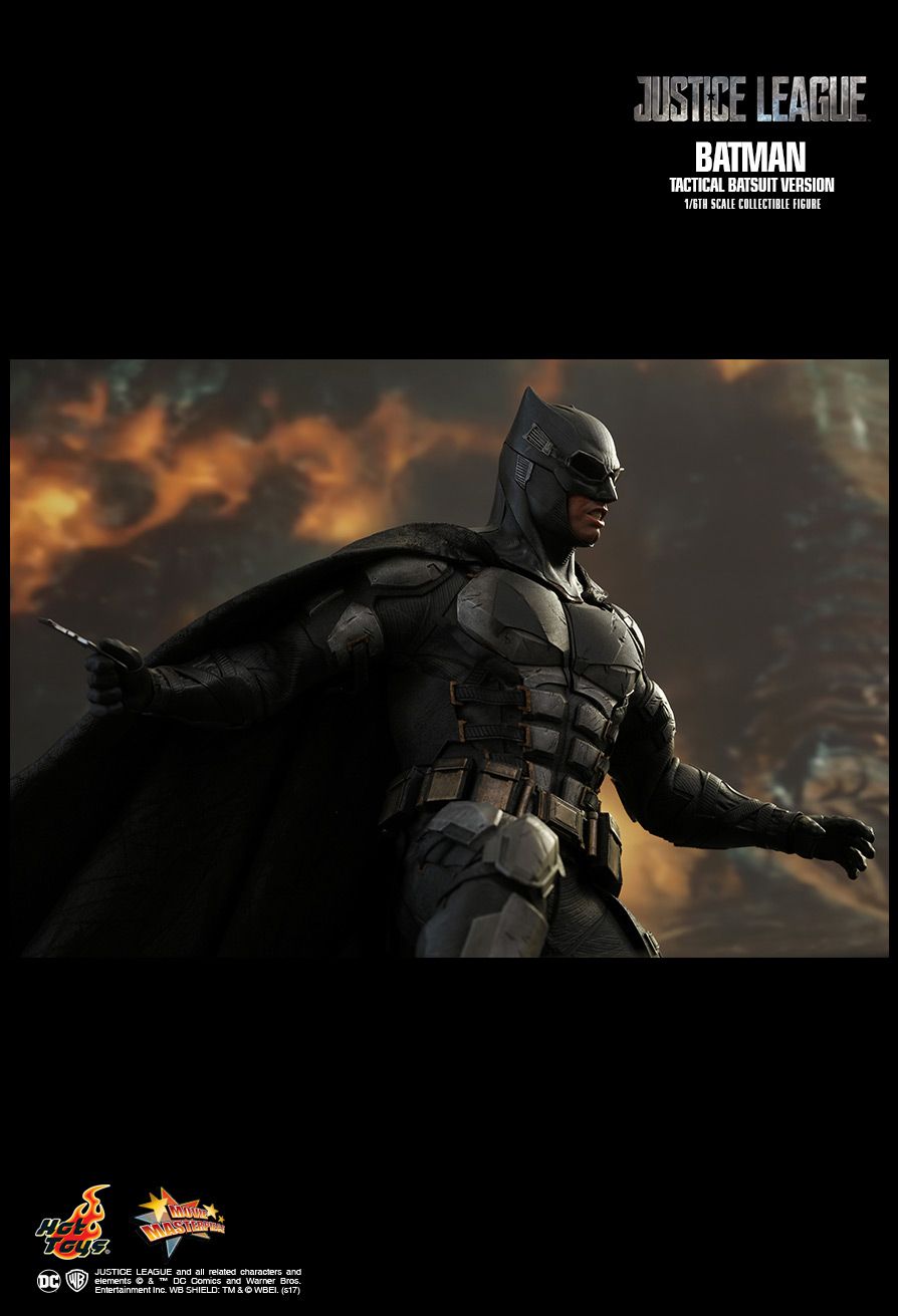HOT TOYS 1/6 BATMAN (TACTICAL BATSUIT VERSION)