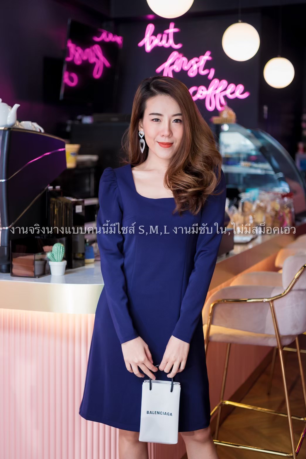 ชุดเดรสสั้นสีน้ำเงินกรมท่า แขนยาว แนวเรียบๆ สวยใส่ดูดี ใส่ทำงานได้ ใส่ไปงานกลางวันได้