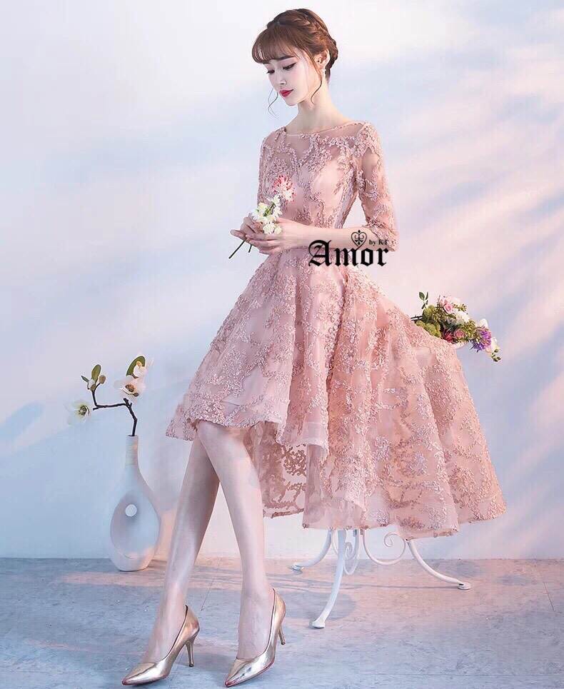 ชุดราตรียาวสีชมพู ปักลายดอกไม้ 3D กระโปรงหน้าสั้น-หลังยาว สุดเก๋